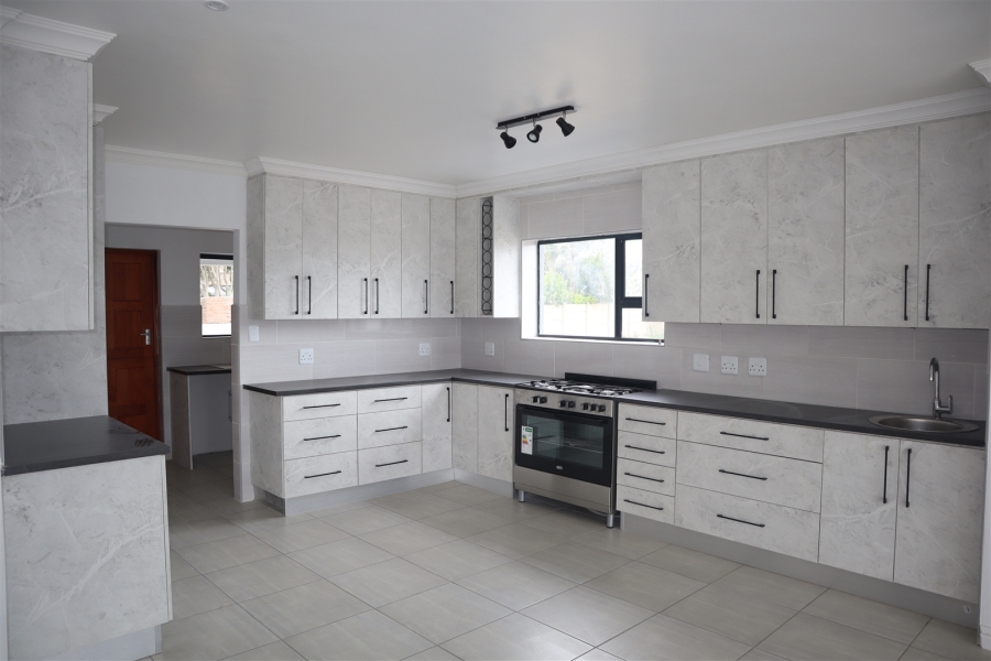 5 Bedroom Property for Sale in Wavecrest Eastern Cape